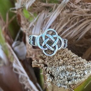Sterling Silver Celtic Knot Ring Size 7